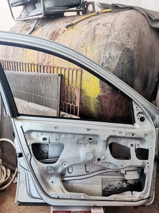 Предна лява врата за Рено Лагуна 2