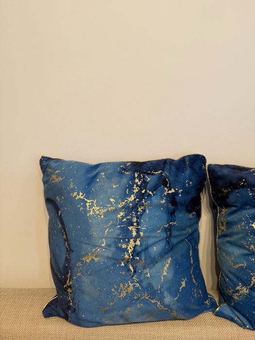 Син мрамор възглавнички