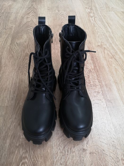 Продам берцы облегченые.