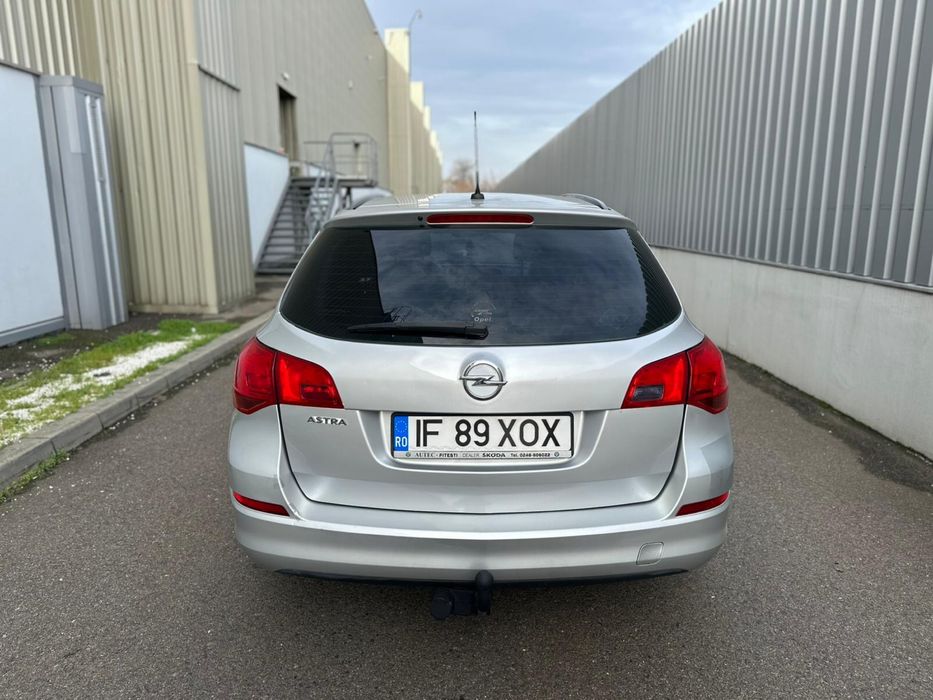 Vand opel astra j an 2012 motor 1.6 benzina +GPL