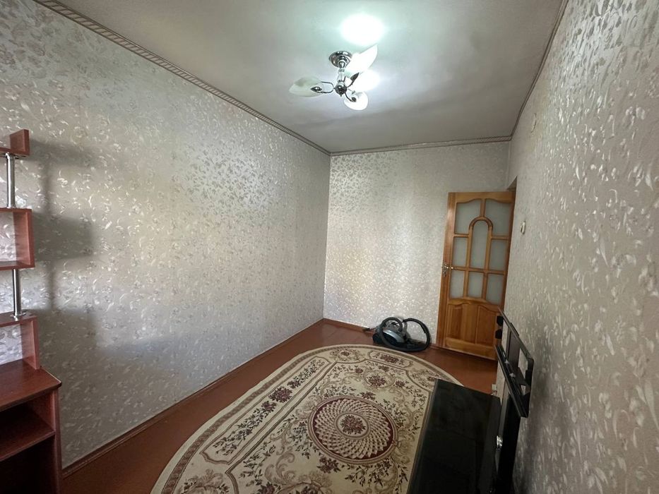 3 хонали уй сотилади 2-кават  Манзил мустакиллик кучаси(Ески мелодия)