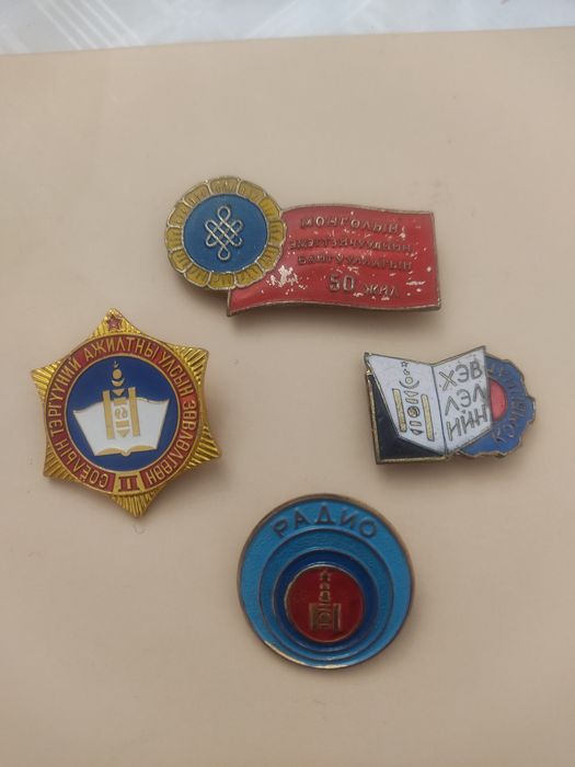 Значки в отличном состояний!