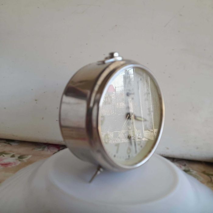 Ceas desteptator mecanic JNSA fabricat in fosta Yugoslavia