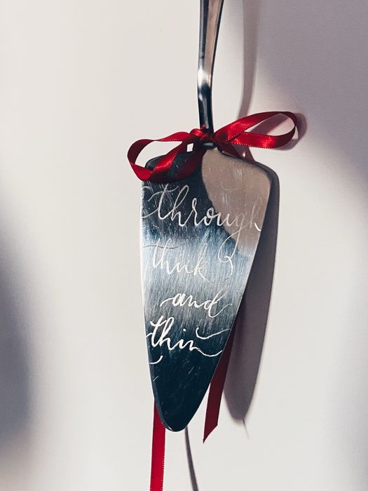 Cuțit pentru tort nuntă gravat manual