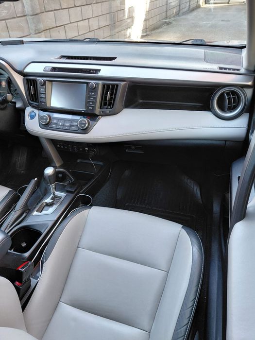 Vând Toyota Rav4 Hybrid