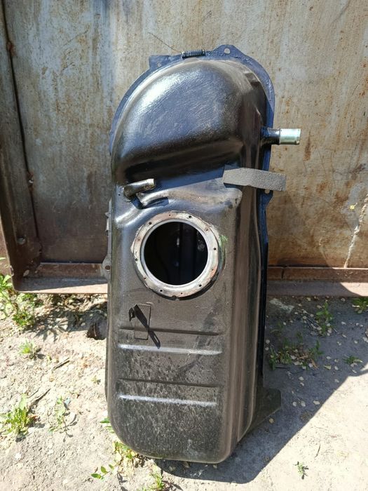Продам топлевный бак на Део матиз