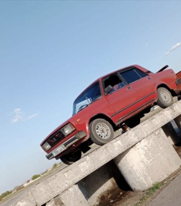 Продам Ваз2105 состояние хорошее, кузов не гнилой, матор масло не ест.