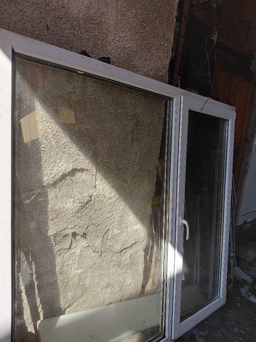 PVC прозорци двойни с по едно крило отваряеми алуминиев интериорни вра