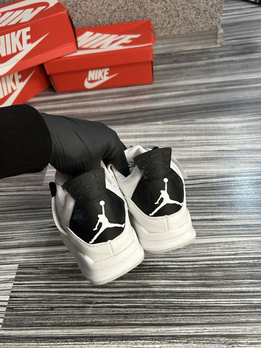 Jordan 4 White Oreo mărimea 42 | Adidași noi în cutie