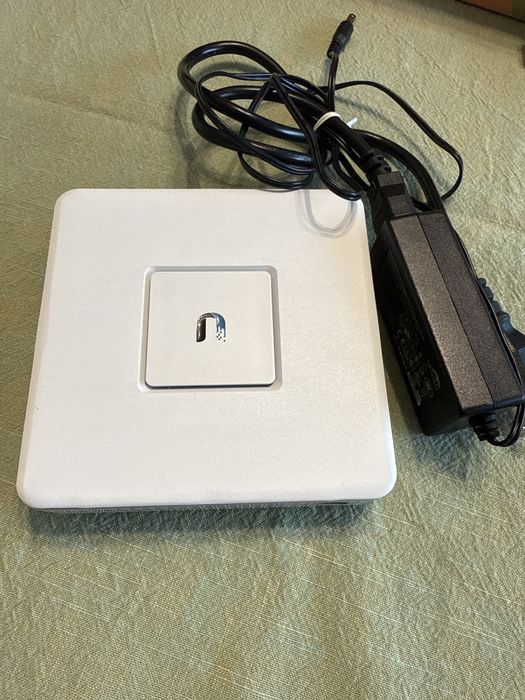Ubiquity Unifi Security gateway