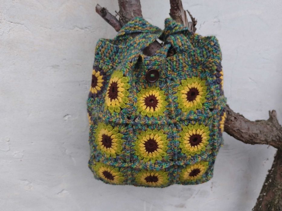 Чанта плетена от акрилна прежда, рециклирани тъкани