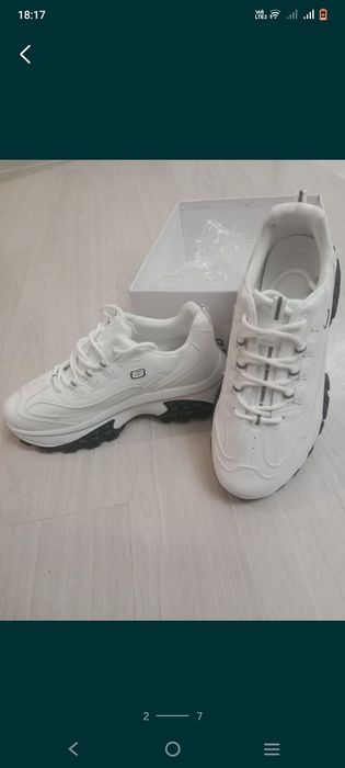 Спортивные кроссовки