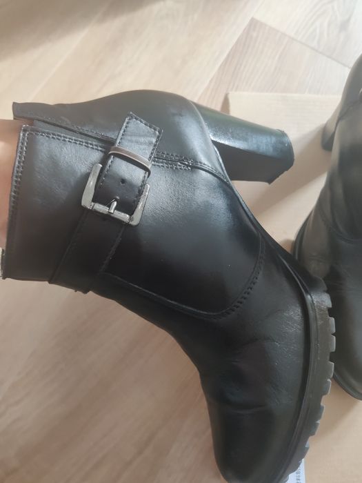 Ghete din piele cu toc