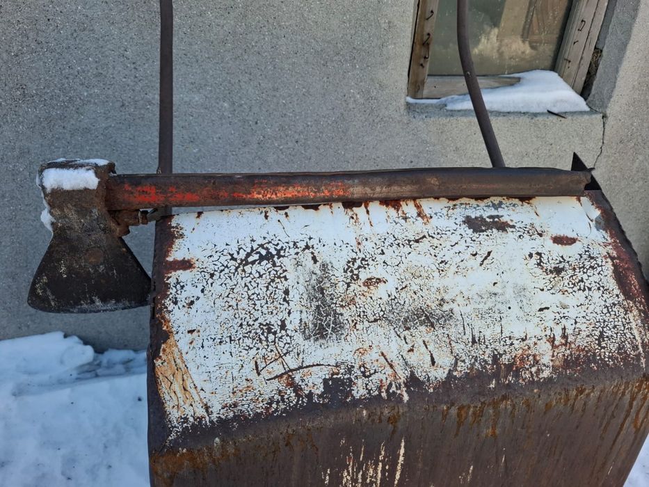 Сепаратор топор железный цепь заборчик