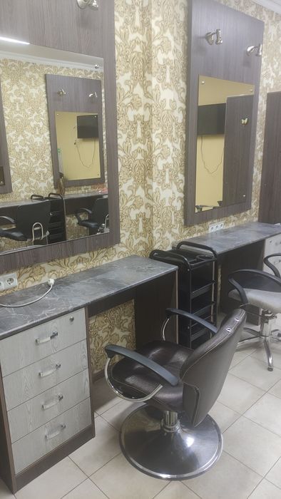 70000 Сдам места в салоне красоты