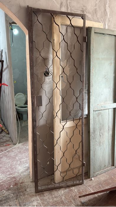 Металлическая дверь