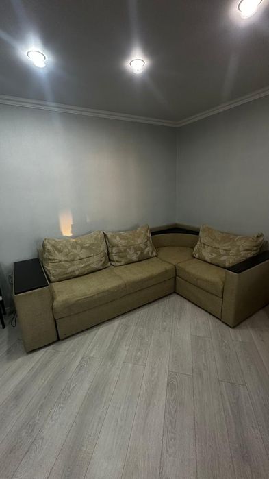 Отдам диван  за шоколадку