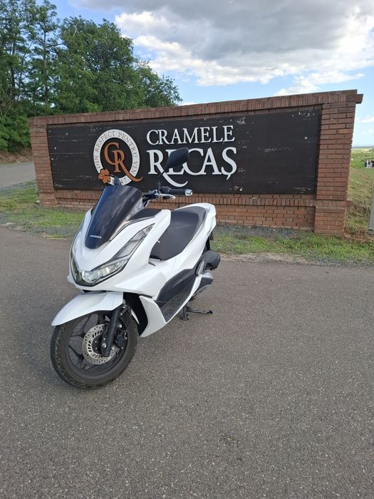 Honda pcx 125 – 2022 – 11.500 km – Alb Perlat – Înmatriculat – Stare Impecabilă