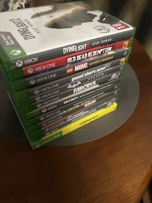 Vand 12 jocuri Xbox One si One S