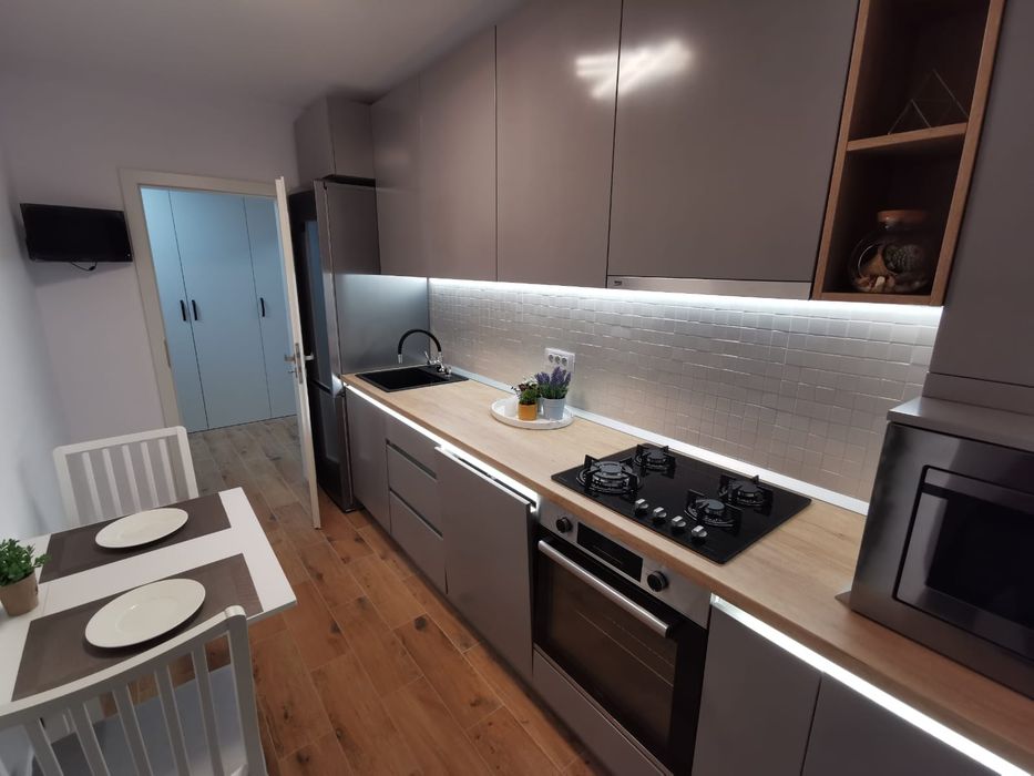 Apartament 2 camere, complet renovat și mobilat | 57 mp utili + terasă 12 mp | Boxă | Bulevardul Mihai Viteazu, Sibiu