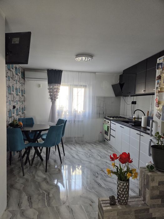 Apartament 3 camere zona ,,Primarie''