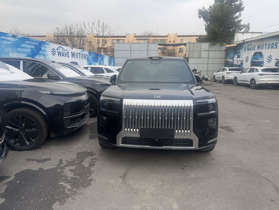 ZEEKR X9 ultira 70 kw full sedena aylanadi ikkita manitor tayori bor