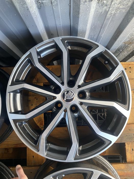 18 цола 5 х 112 мм Мерцедес , Ауди , Фолксваген , Шкода , VW