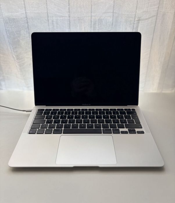13” Macbook Air 2021 cu procesor M1