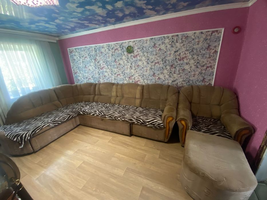 продам диван с креслом и пуфом