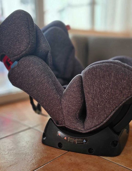 Продавам столче за кола Geoby CS888E за деца на възраст от 0 месеца до 25 кг (0+/I/II)