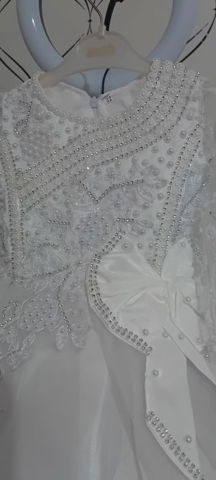 Ақ көйлек сатылады, белое платье.