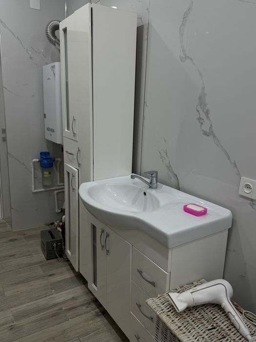 Шкаф для ванной, с умывальником