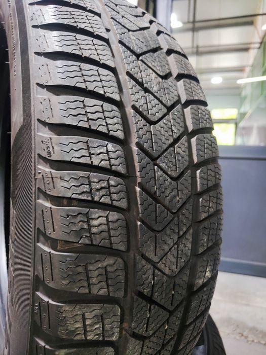 4  бр зимни 215/65/17 Pirelli 24г