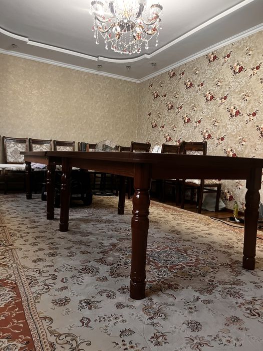 Стол и стулья для зал