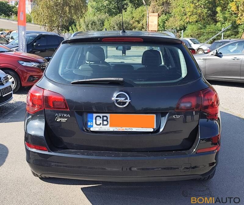Отличен - Opel Astra Sports Tourer 1.7 Ръчна