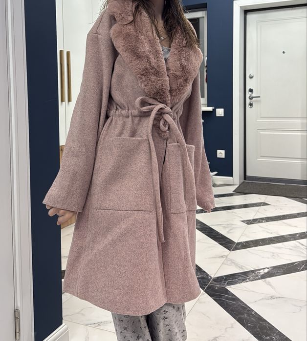 Продам новые пальто