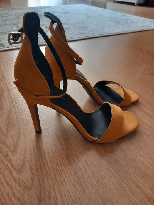 Sandale mustar marimea 38 New Look