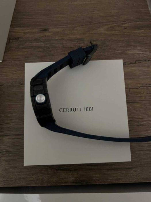 Часовник CERRUTI 1881 с кутия и гаранция