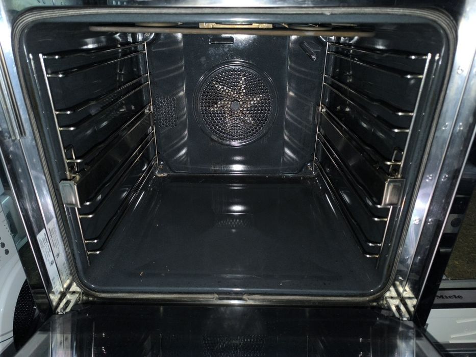 Фурна Miele H 6160 BP с функция пара -Пиролиза.