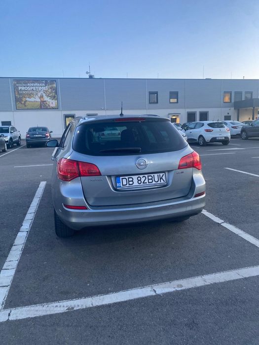 De vânzare Opel astra j sports tourer 2012