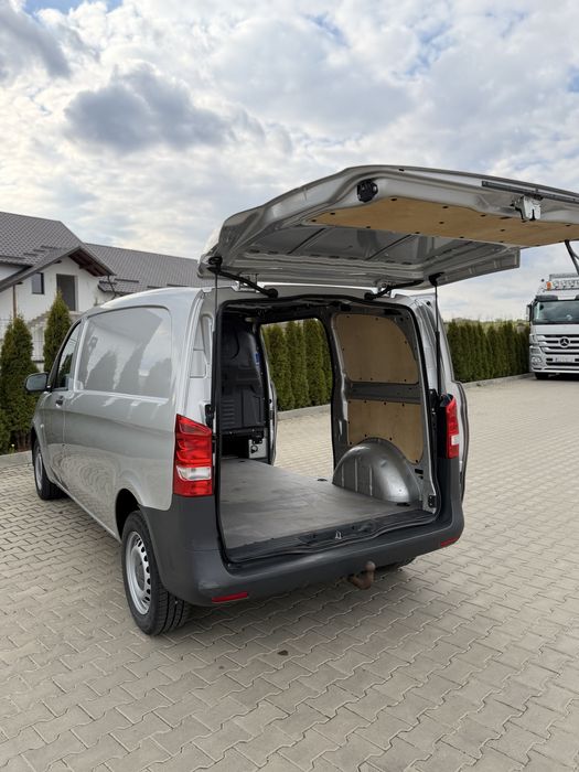 Mercedes Vito-2017-116 Cdi //2.2  163 cai//Webasto/ Ac/ navi/ Bt/ comenzi volan/ cârlig/ 3 locuri/ dubă/ Autoutilitară