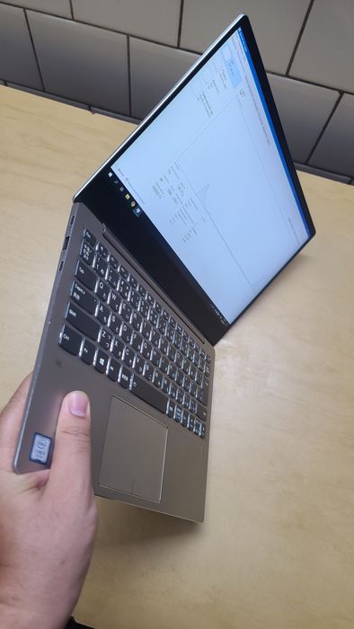 Lenovo IdeaPad — Intel Core i5-7200U | 8GB RAM | 256GB M.2 SSD
