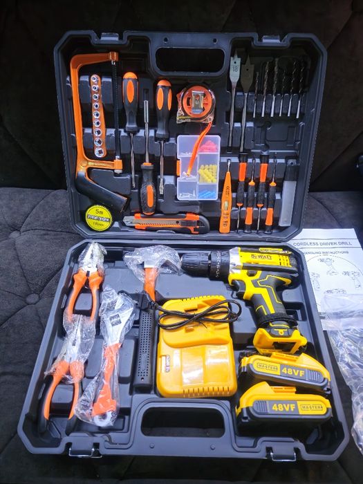 Набор инструментов с шуруповертом