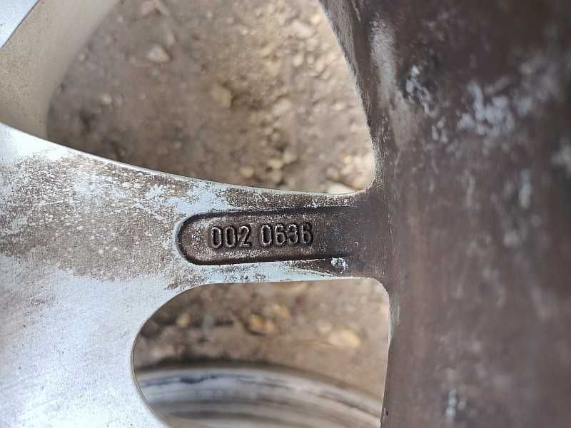 Продам оригинальные легкосплавные диски на BMW 5 e34