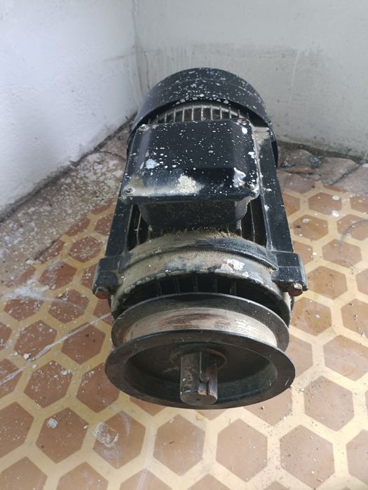 Продам электро двигател