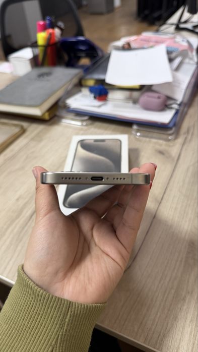 Продам Iphone 15 pro max 1 TB Titanium