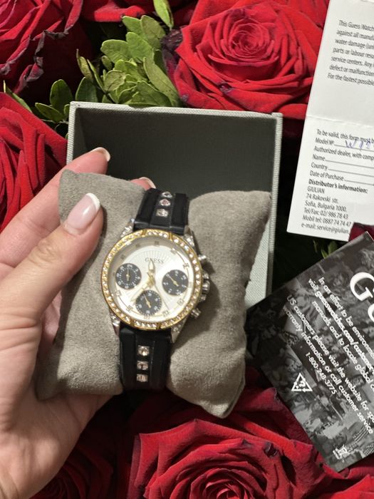 Часовник Guess дамски