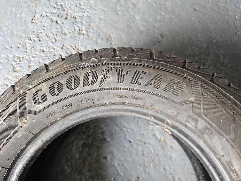 215 65 16c iarna goodyear