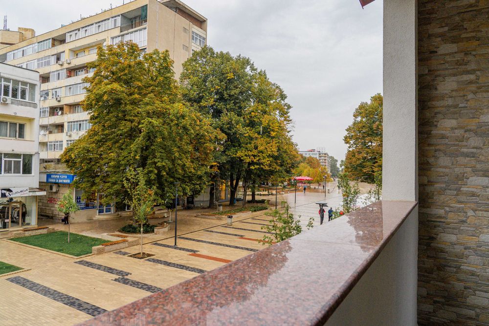 Дава се под наем Тристаен апартамент в Добрич, Център - 57 кв.м за 408 € - Снимка #18