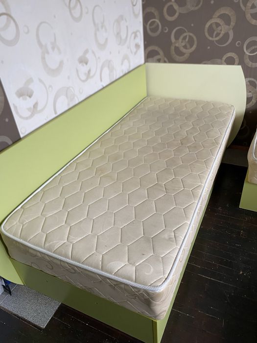 Мебели и матраци.